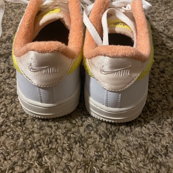 Brand new never used size 2y Nike shoes - Picture 3 of 4